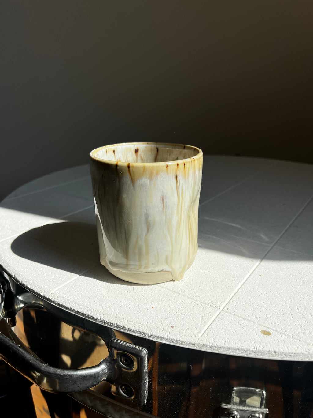 Mulden Becher milky