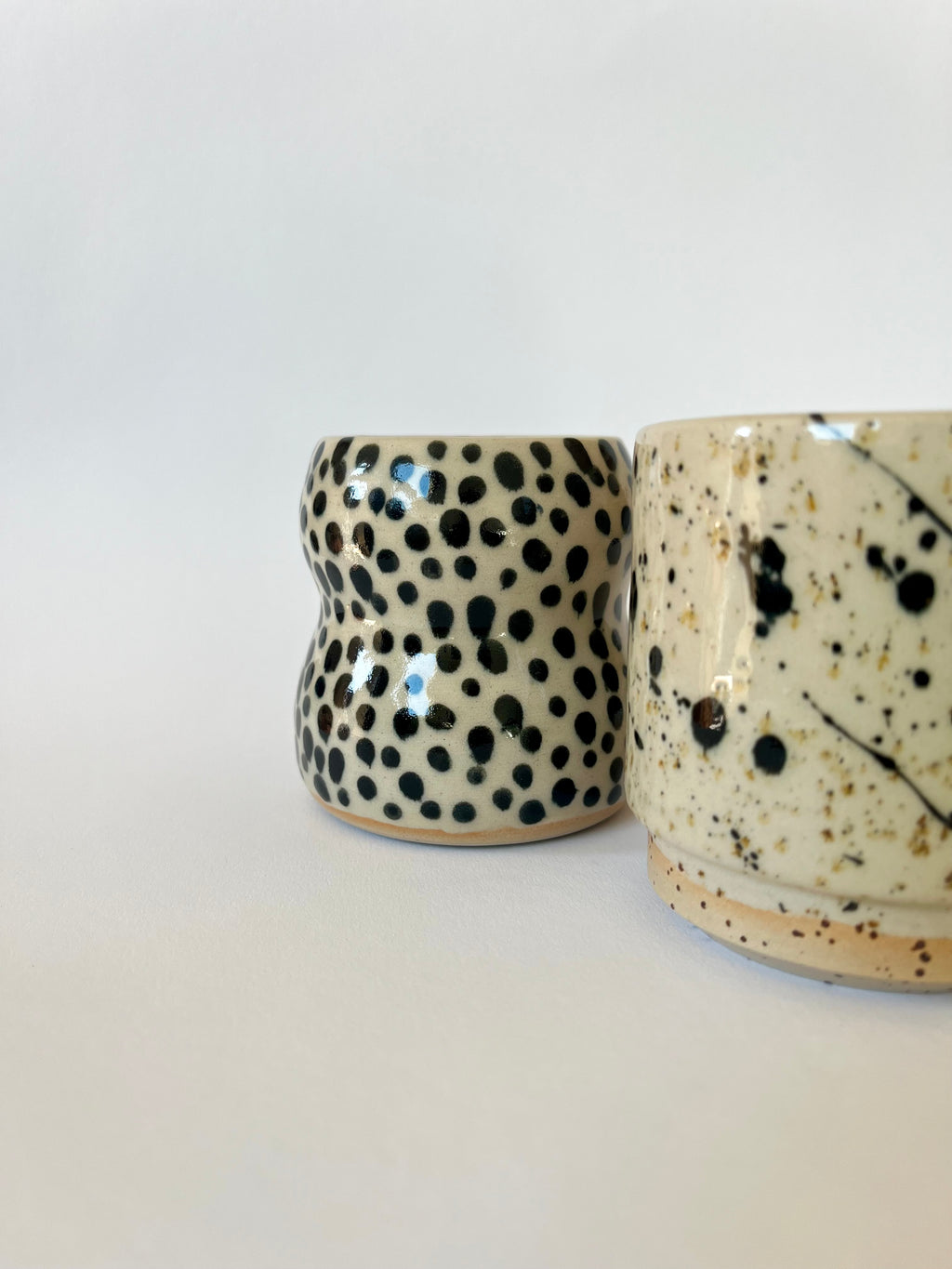 Curvy Becher dots