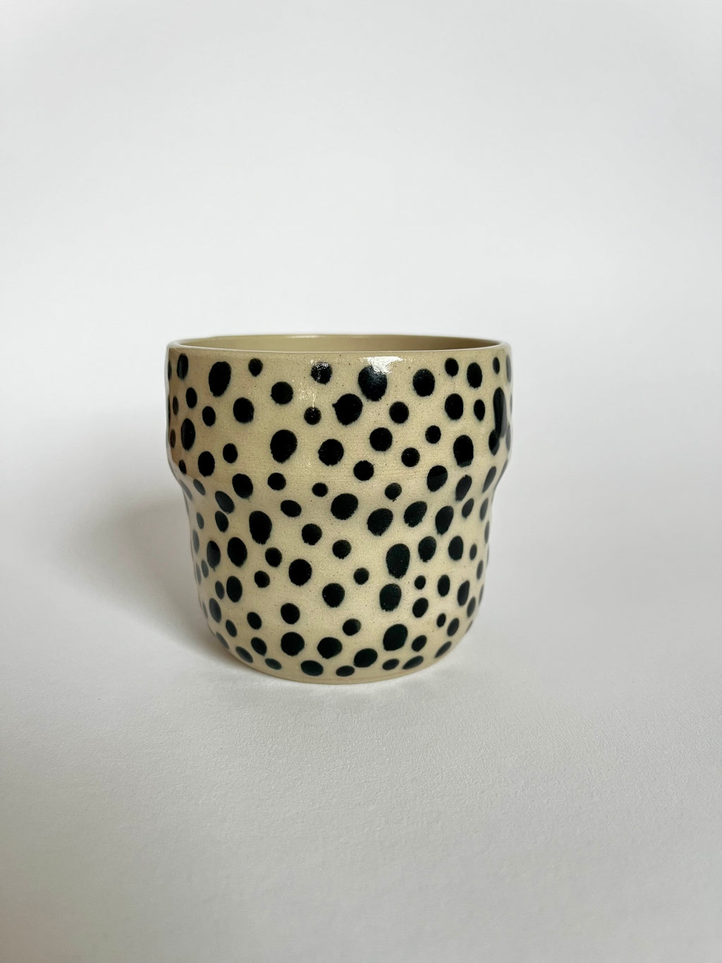Curvy Becher dots