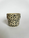 Curvy Becher dots
