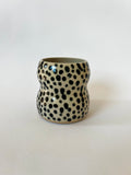 Curvy Becher dots