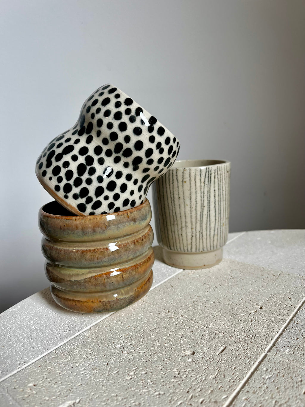 Curvy Becher dots