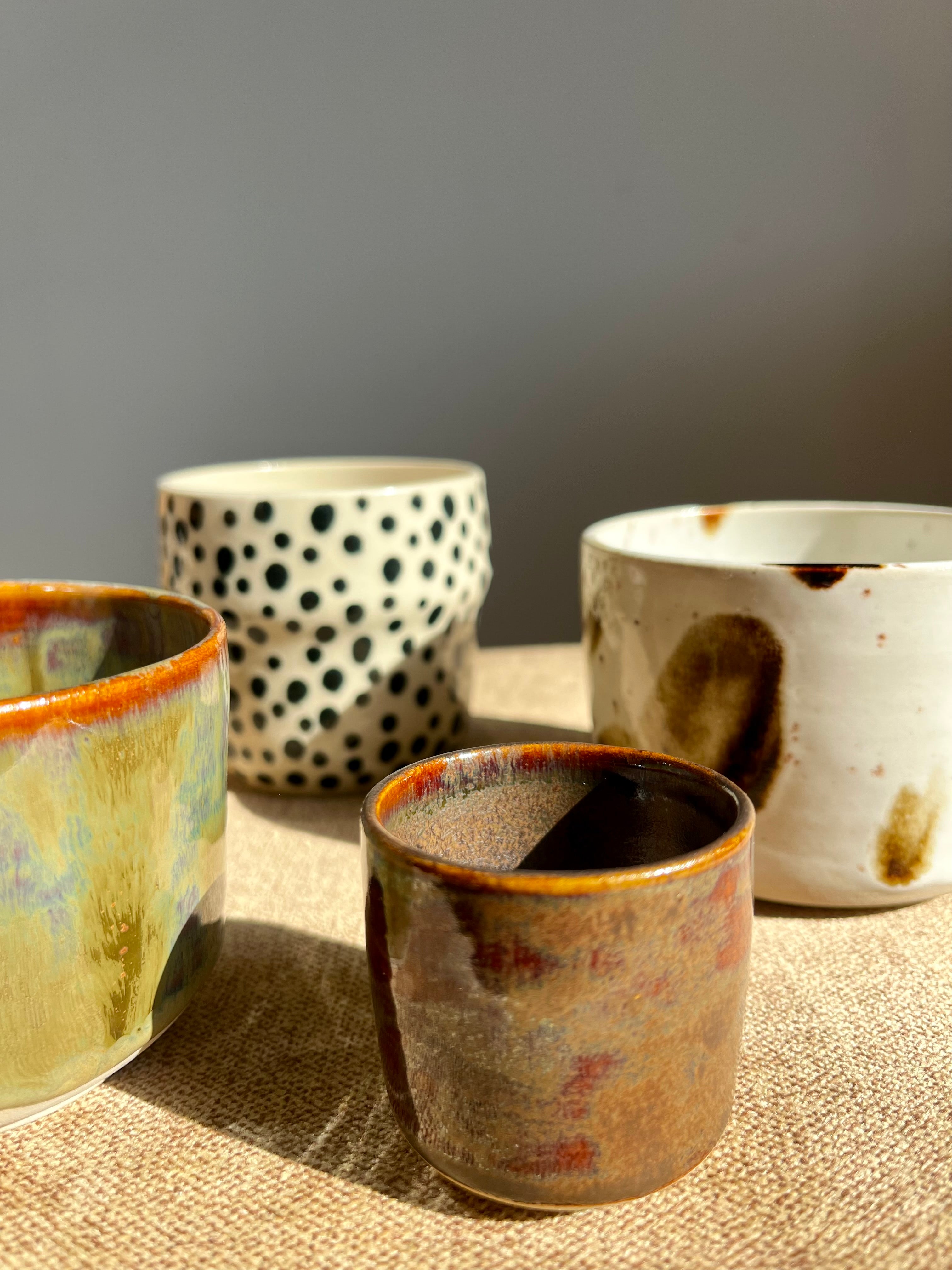 Curvy Becher dots