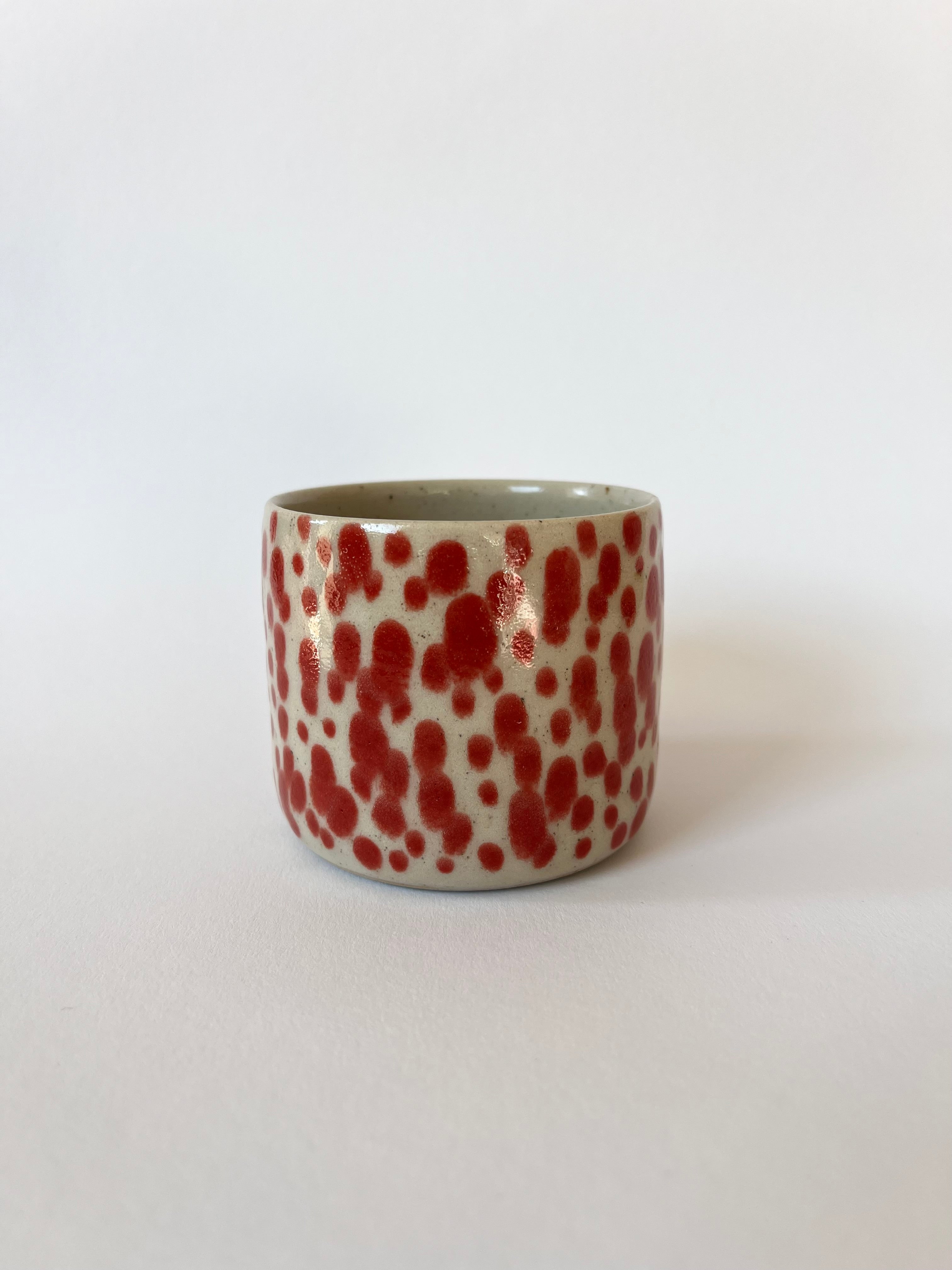 Becher red dots small