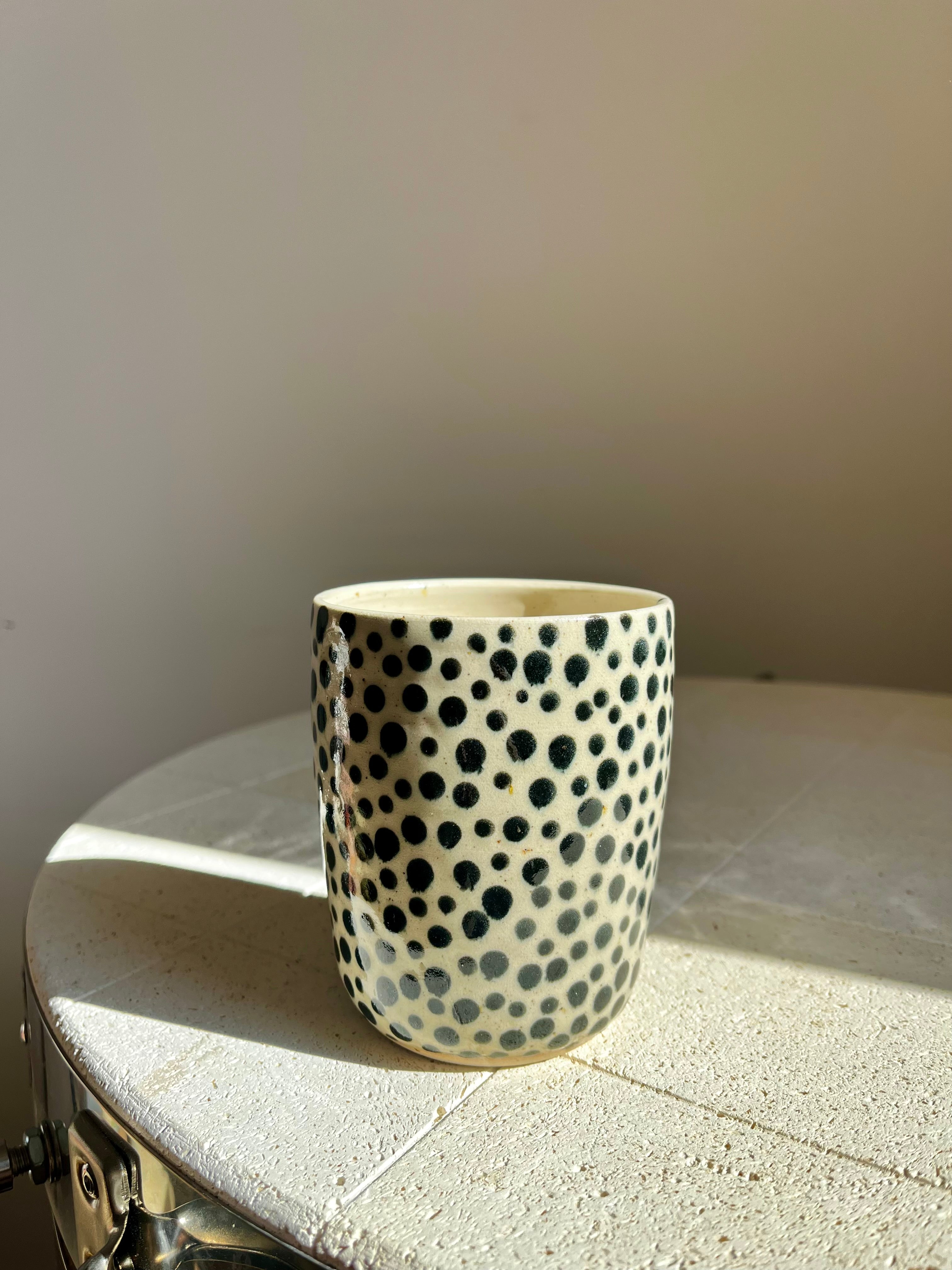 Becher dots large