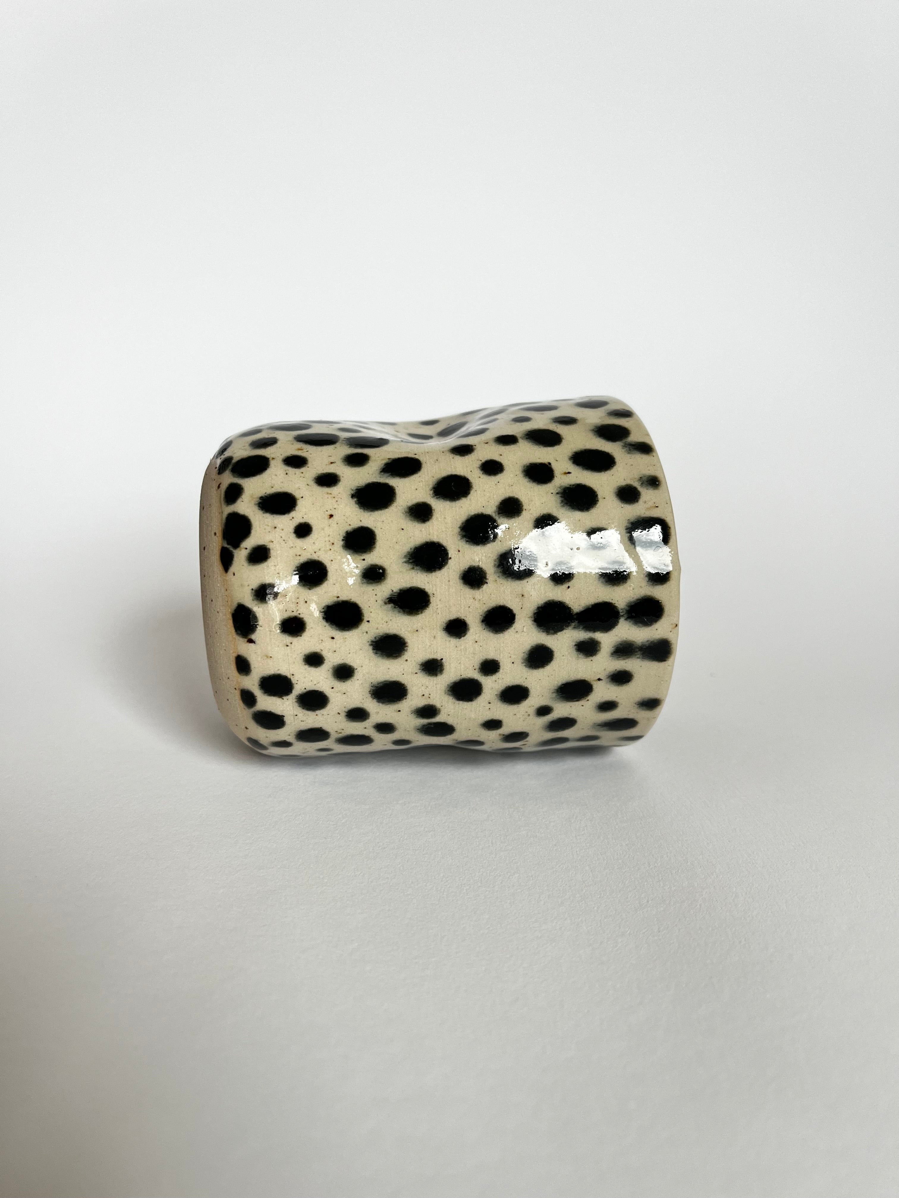Mulden Becher dots