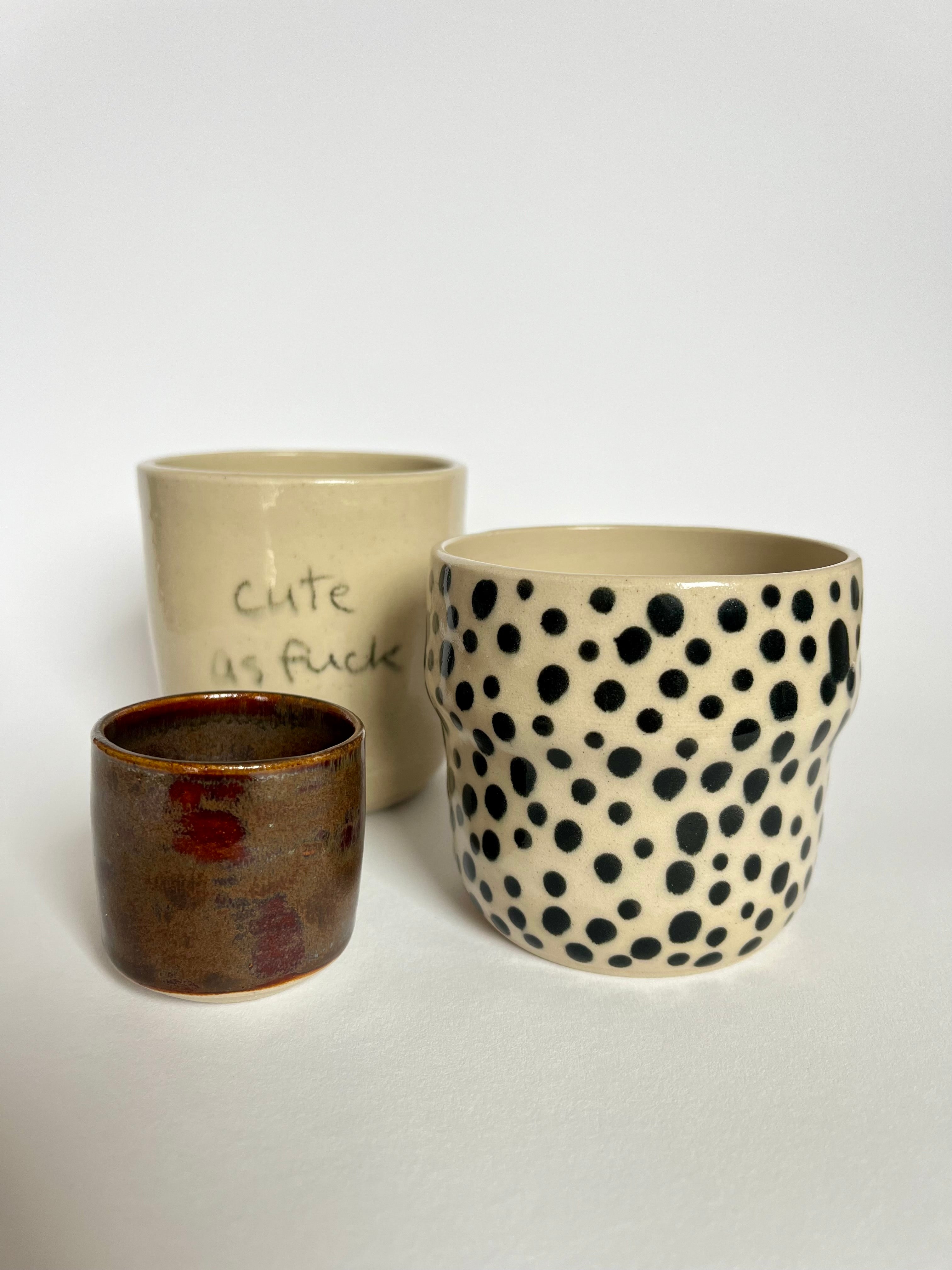 Curvy Becher dots