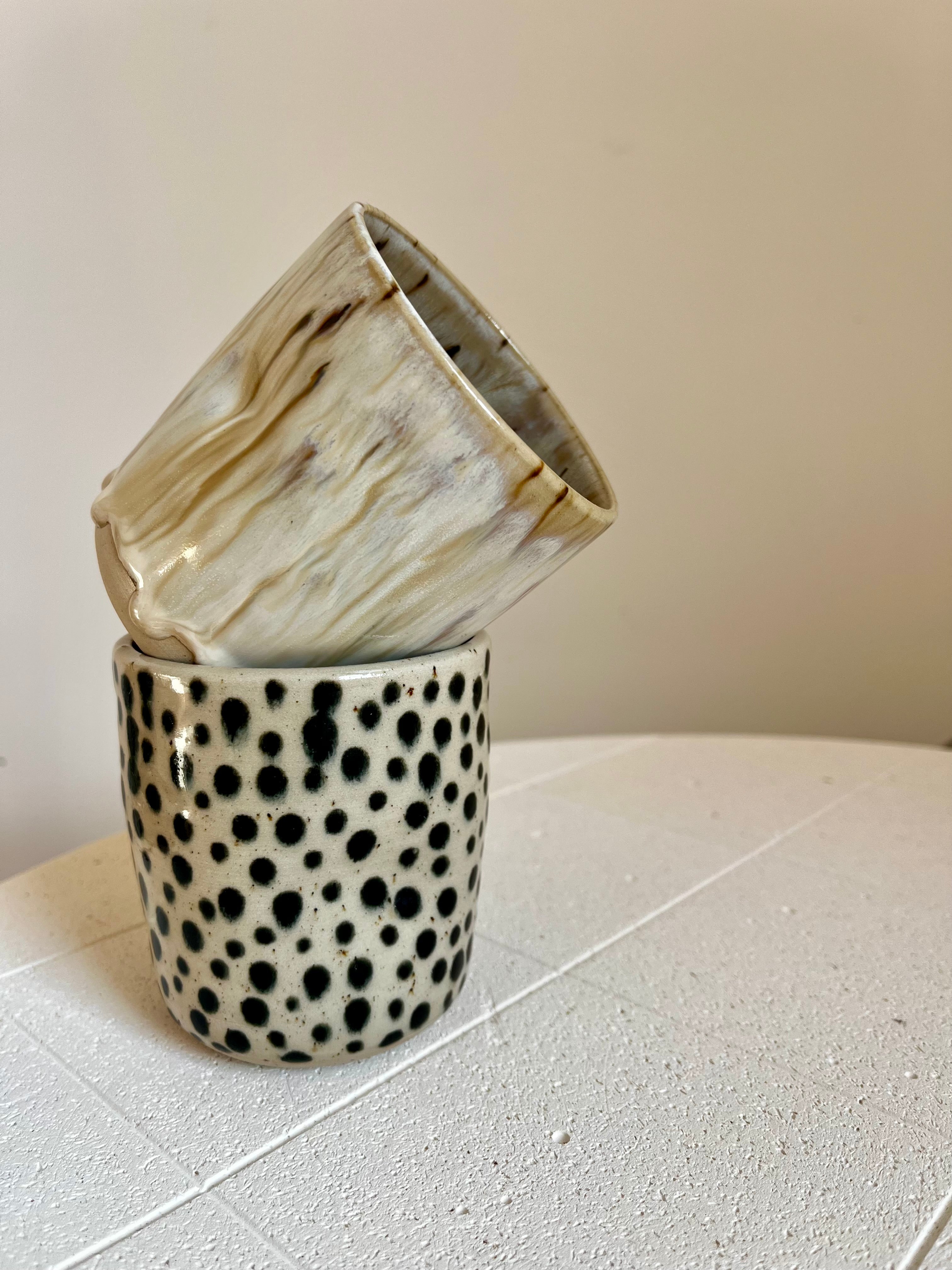 Mulden Becher dots