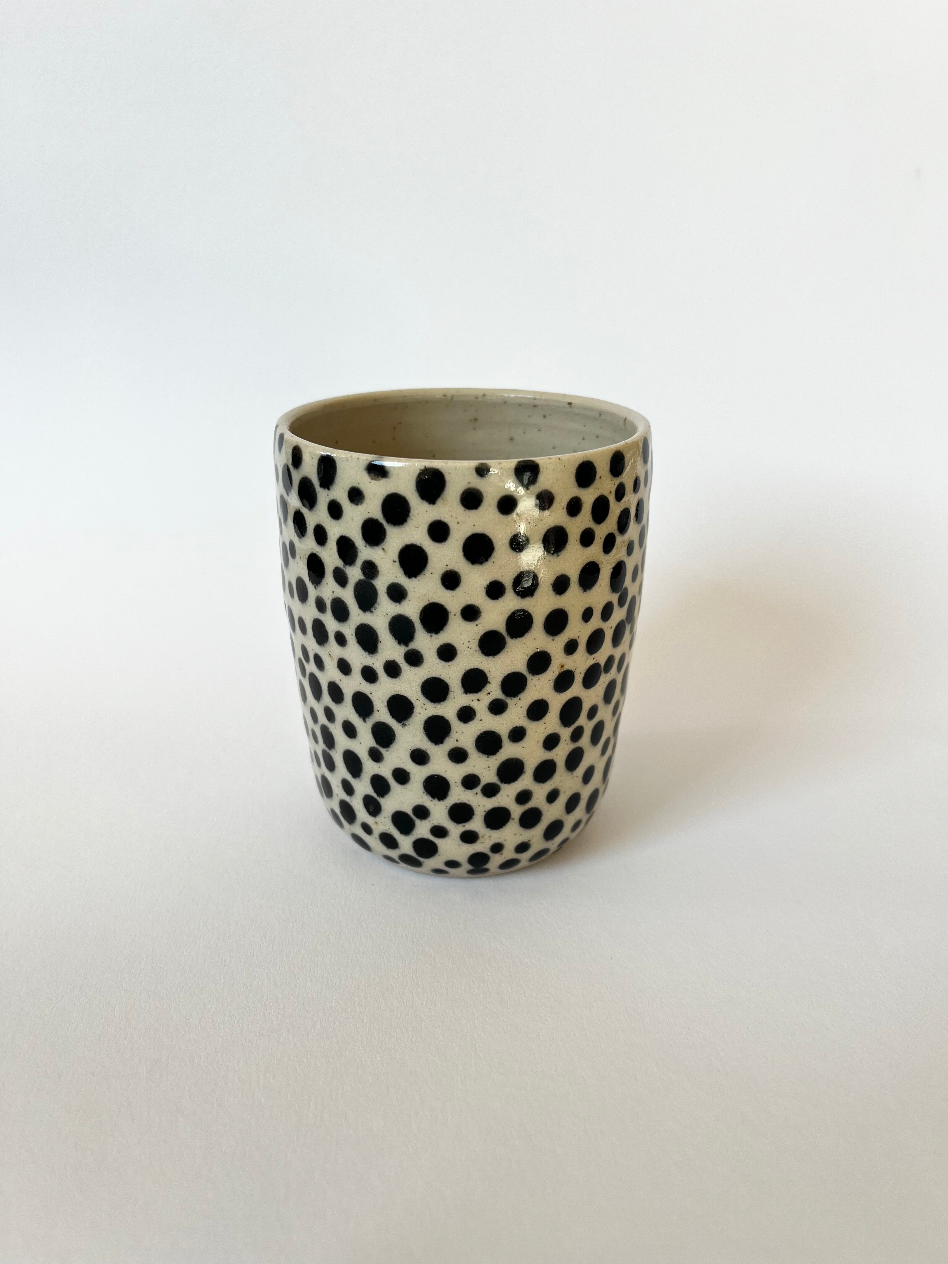 Becher dots large